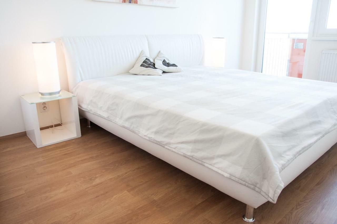 Prostorny 3 Pokojovy Apartman S Dvema Terasami Πράγα Εξωτερικό φωτογραφία