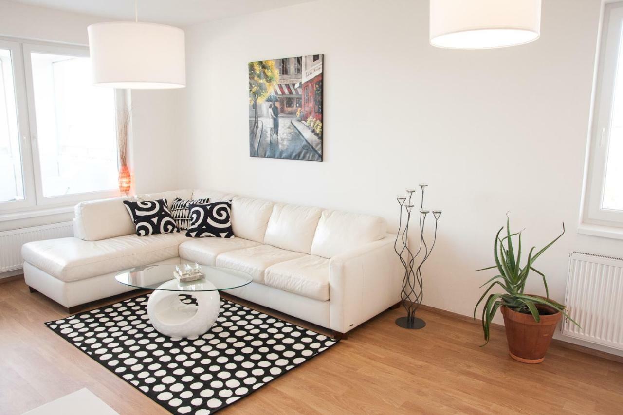Prostorny 3 Pokojovy Apartman S Dvema Terasami Πράγα Εξωτερικό φωτογραφία