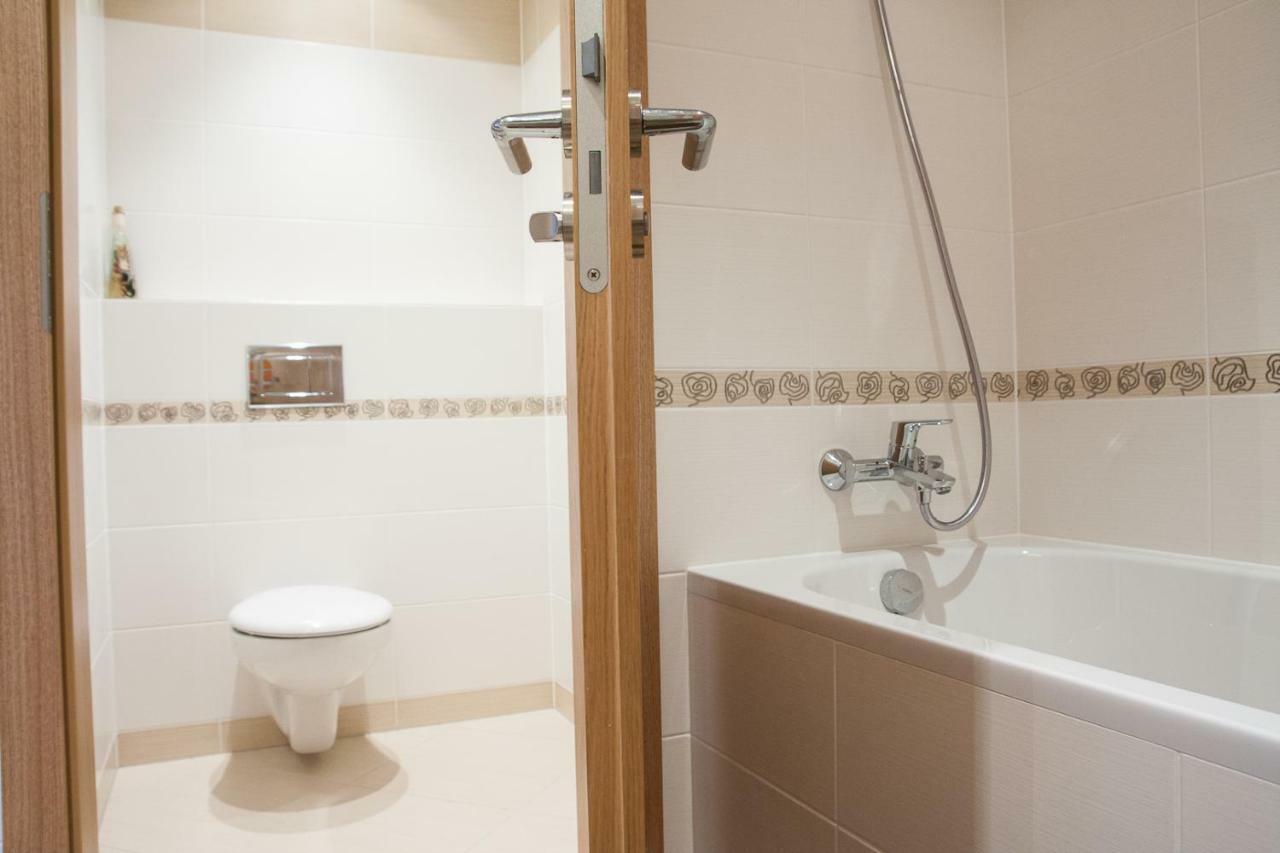 Prostorny 3 Pokojovy Apartman S Dvema Terasami Πράγα Εξωτερικό φωτογραφία