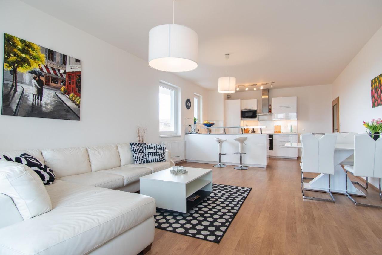Prostorny 3 Pokojovy Apartman S Dvema Terasami Πράγα Εξωτερικό φωτογραφία
